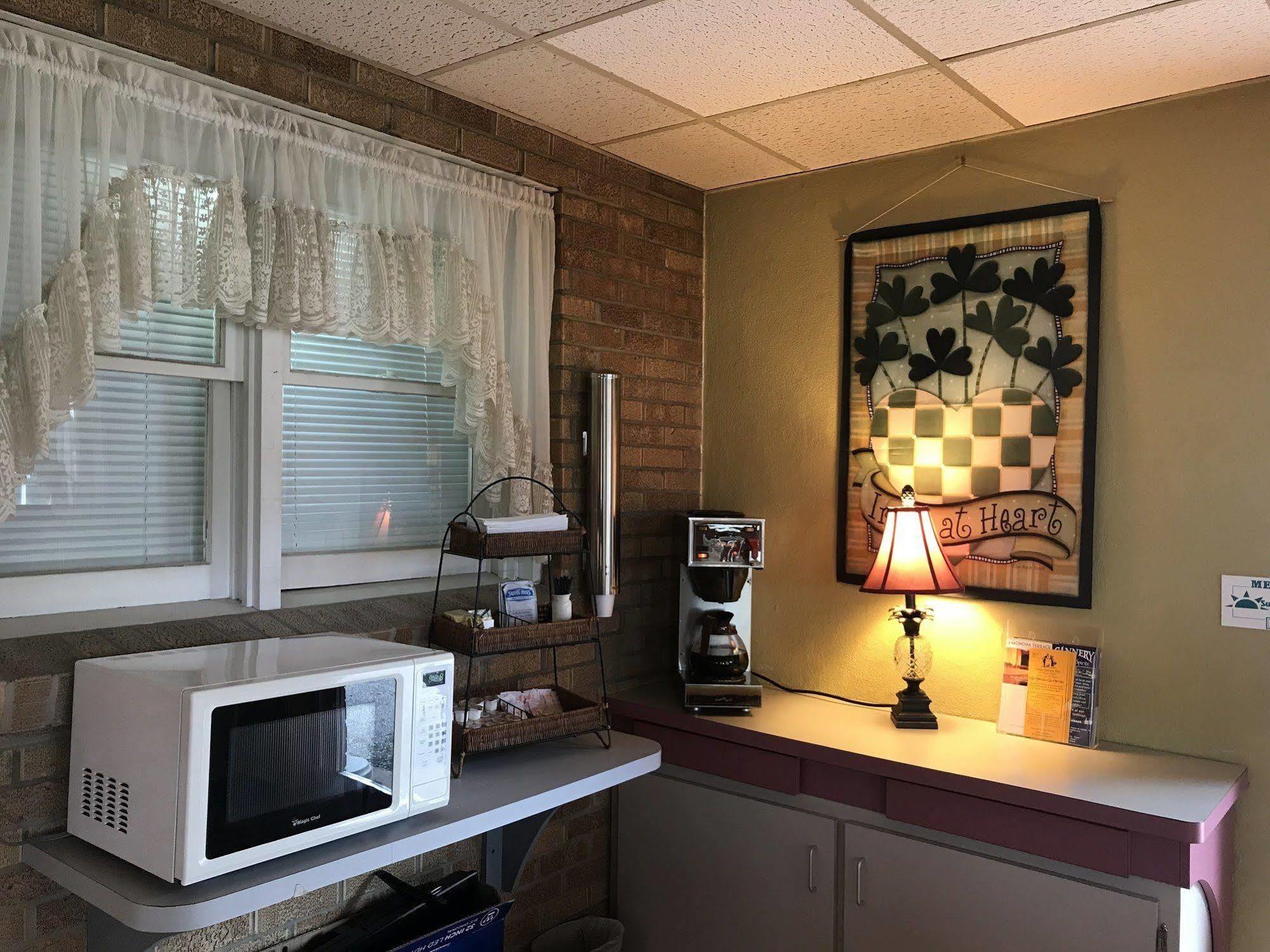 Mcgovern'S Motel And Suites Sun Prairie Esterno foto